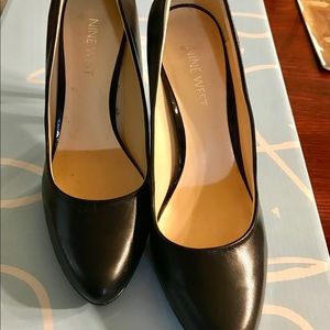 NINE WEST BLACK LEATHER PUMPS SIZE 6.5